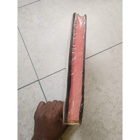 New King James Version Gift & Award Bible With Illustrated Dictionary-Concordanc - Picture 2 of 5